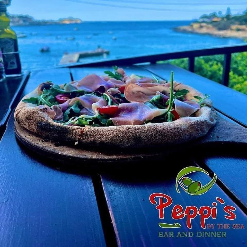 Pizza topped with prosciutto and rocket